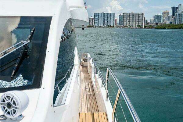 Azimut Flybridge Yacht For Sale