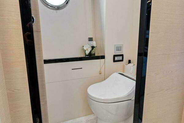 Azimut Flybridge Yacht For Sale