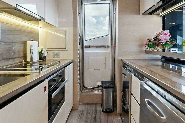 Azimut Flybridge Yacht For Sale