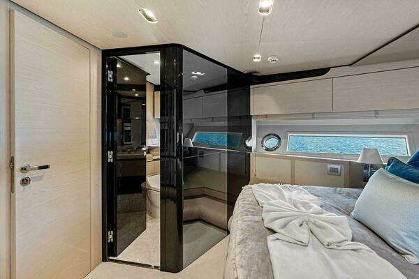 Azimut Flybridge Yacht For Sale