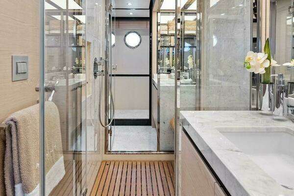 Azimut Flybridge Yacht For Sale