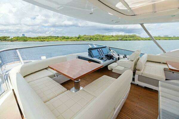 Azimut Flybridge Yacht For Sale