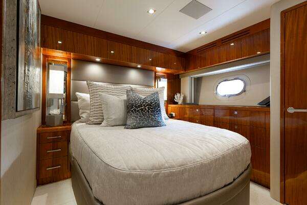 Hatteras 80 Yacht For Sale