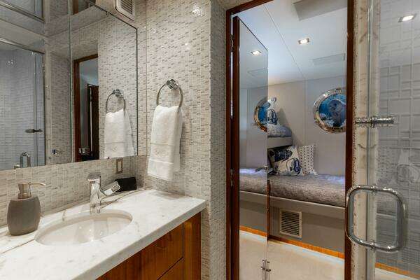 Hatteras 80 Yacht For Sale