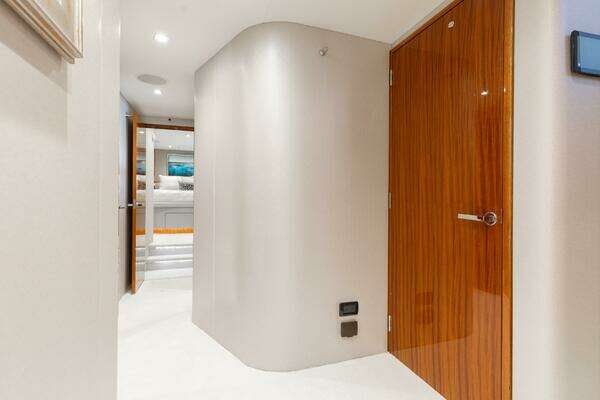 Hatteras 80 Yacht For Sale