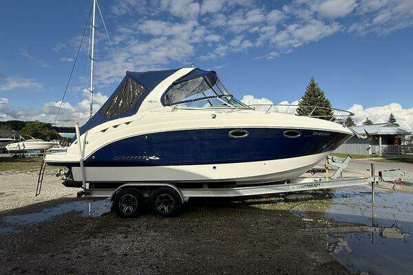 27-ft-Chaparral-2014-270 Signature-Midland Ontario Canada yacht for sale