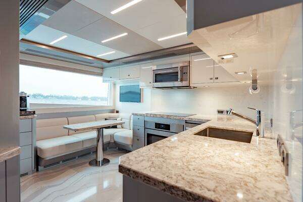 Ocean Alexander 28R Yacht For Sale