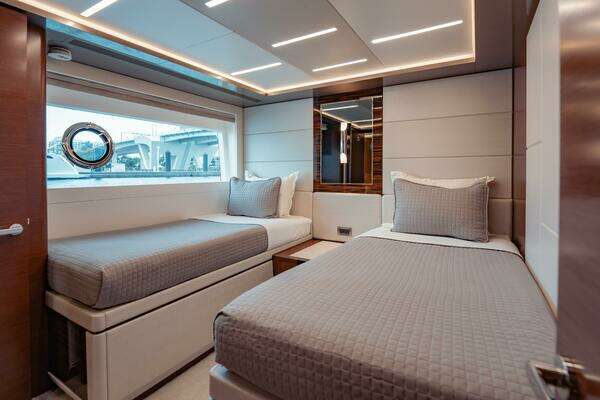 Ocean Alexander 28R Yacht For Sale
