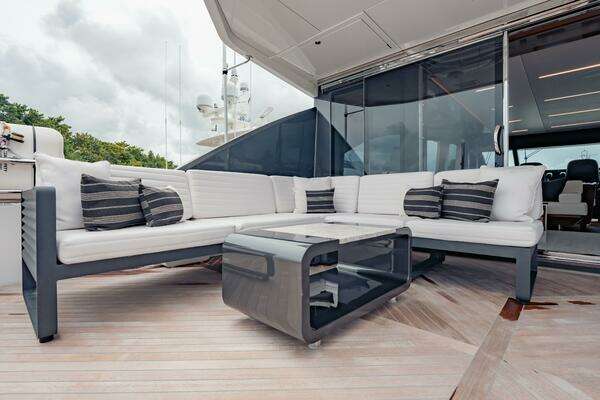Ocean Alexander 28R Yacht For Sale