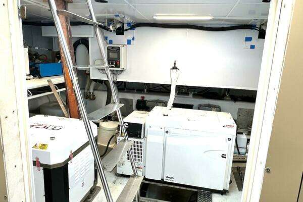 Altima Express Coupe Yacht For Sale