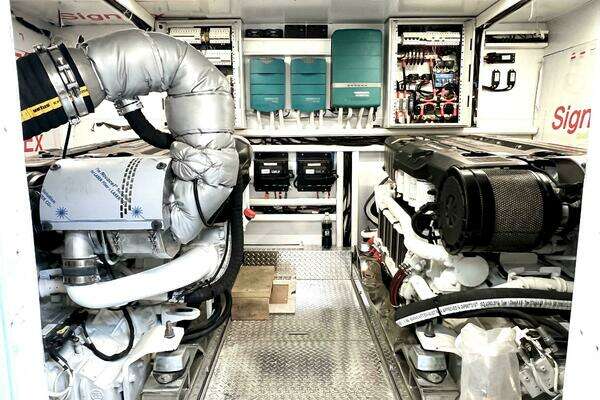 Altima Express Coupe Yacht For Sale