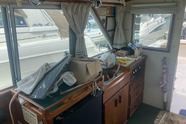 Leslie Ann 35ft Henriques Yacht For Sale