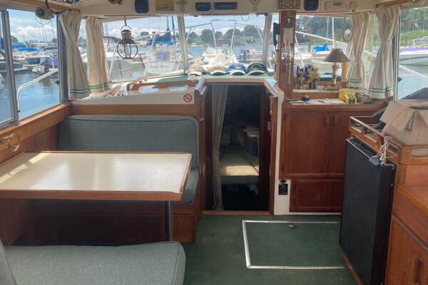 Leslie Ann 35ft Henriques Yacht For Sale