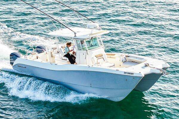COMPLETE LUNASEA 32ft World Cat Yacht For Sale