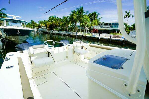 World Cat 320 CC Yacht For Sale
