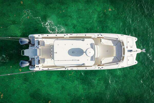 World Cat 320 CC Yacht For Sale