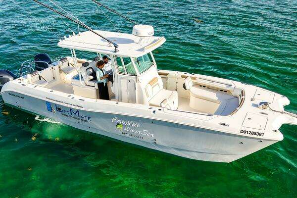 World Cat 320 CC Yacht For Sale