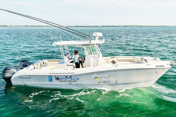 World Cat 320 CC Yacht For Sale
