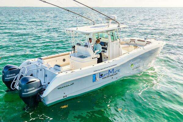 World Cat 320 CC Yacht For Sale