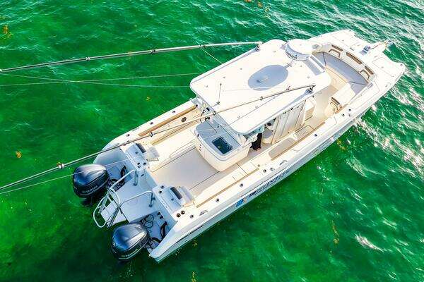 World Cat 320 CC Yacht For Sale