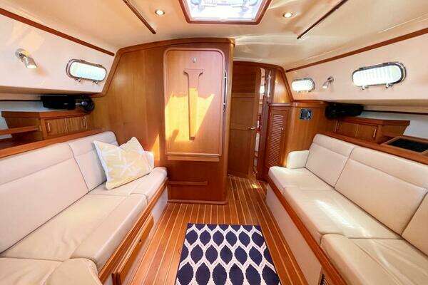Island Packet 370 Yacht For Sale
