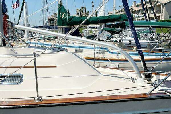 Island Packet 370 Yacht For Sale