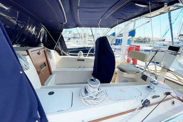 Island Packet 370 Yacht For Sale
