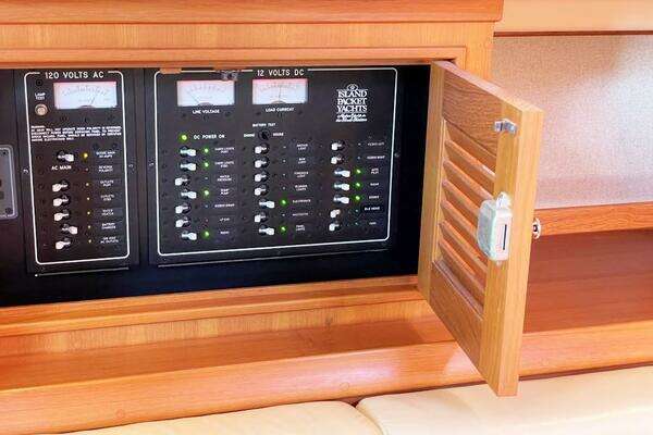 Island Packet 370 Yacht For Sale