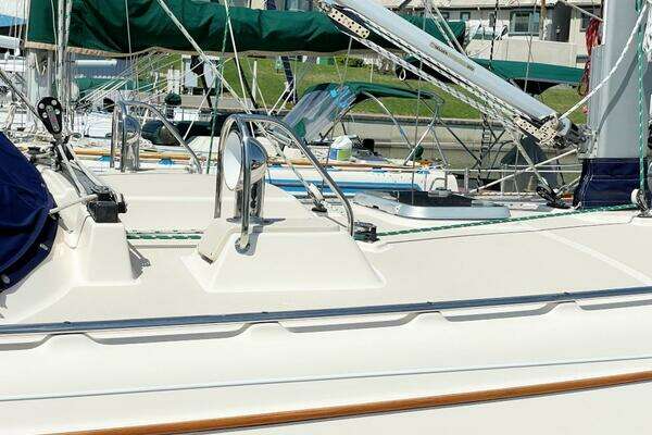 Island Packet 370 Yacht For Sale
