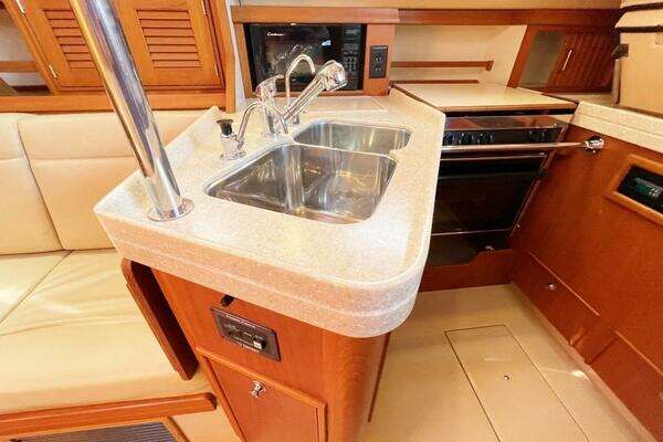 Island Packet 370 Yacht For Sale