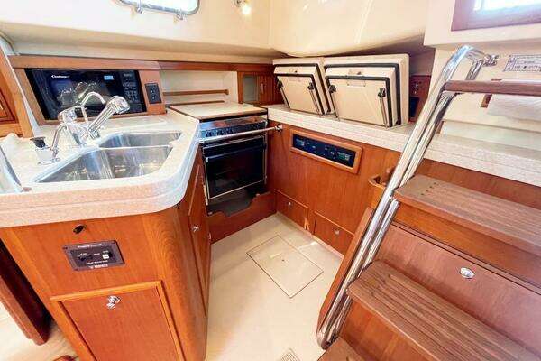Island Packet 370 Yacht For Sale