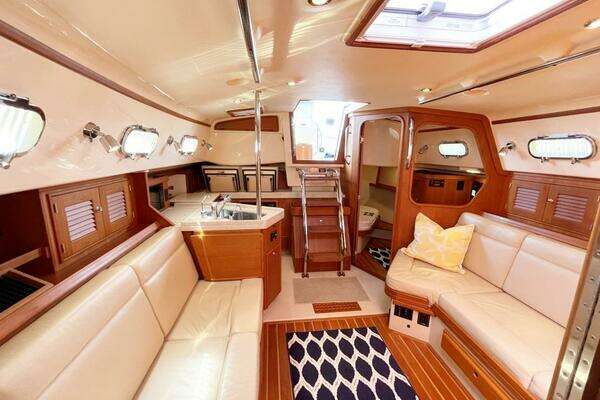 Island Packet 370 Yacht For Sale