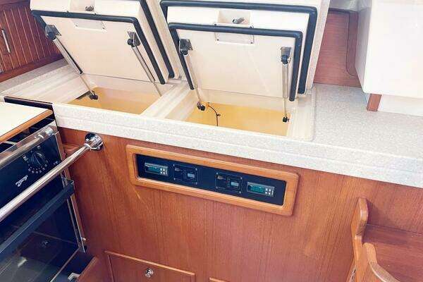 Island Packet 370 Yacht For Sale