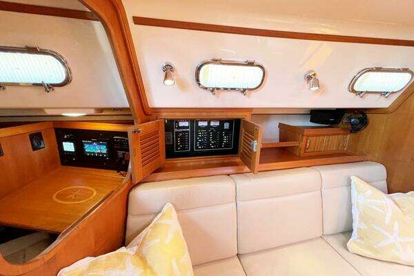 Island Packet 370 Yacht For Sale