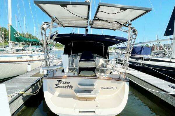 Island Packet 370 Yacht For Sale