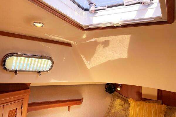 Island Packet 370 Yacht For Sale