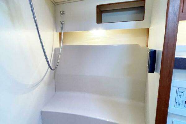 Island Packet 370 Yacht For Sale