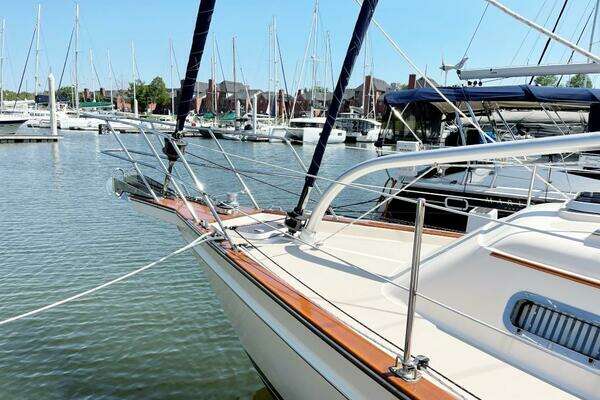 Island Packet 370 Yacht For Sale