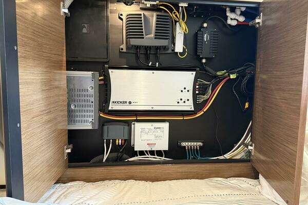 Cruisers Yachts Cantius Yacht For Sale