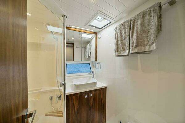 Riviera 46 Sports Motor Yacht Yacht For Sale