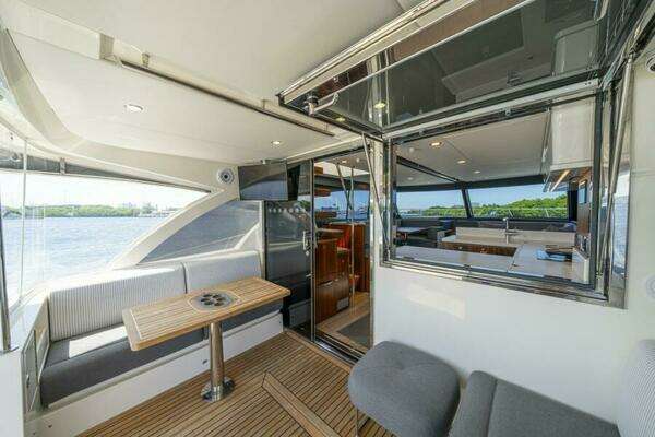 Riviera 46 Sports Motor Yacht Yacht For Sale