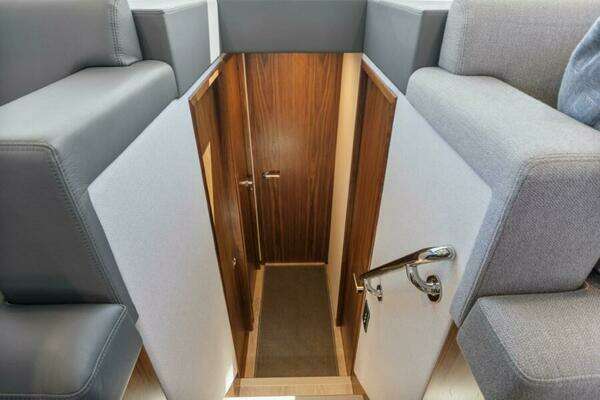 Riviera 46 Sports Motor Yacht Yacht For Sale