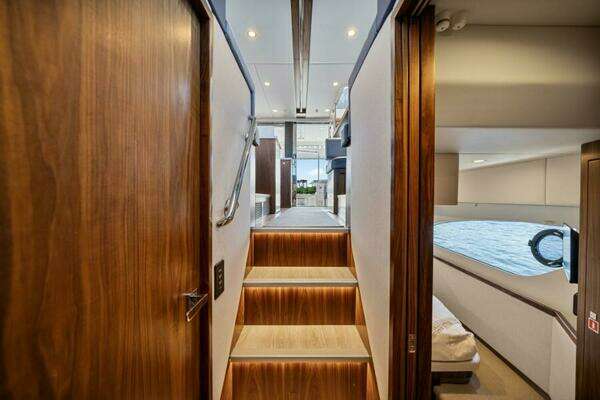 Riviera 46 Sports Motor Yacht Yacht For Sale