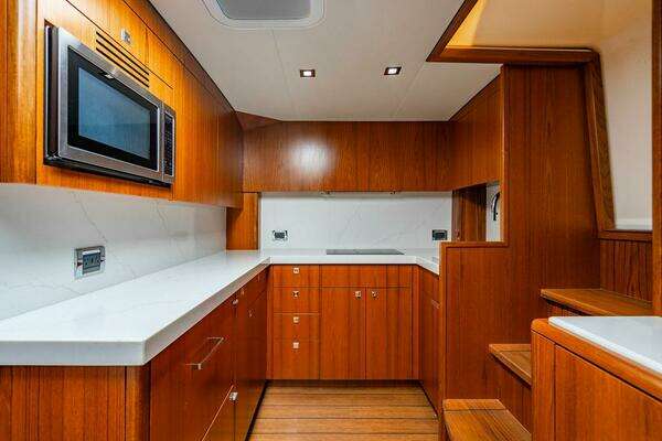 Hatteras GT45X Yacht For Sale