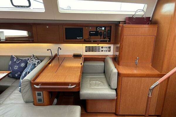 Beneteau Oceanis 58 Yacht For Sale