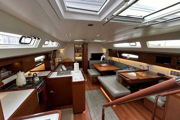 Beneteau Oceanis 58 Yacht For Sale