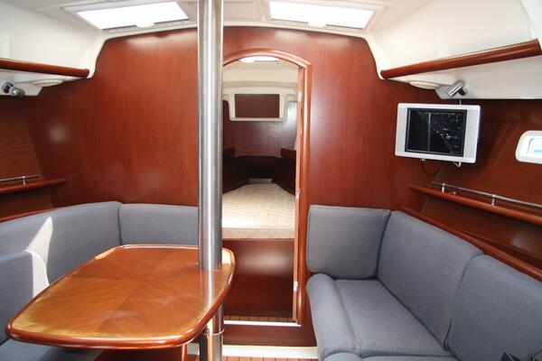 37ft Beneteau Yacht For Sale