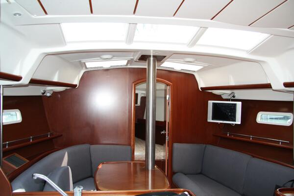 37ft Beneteau Yacht For Sale