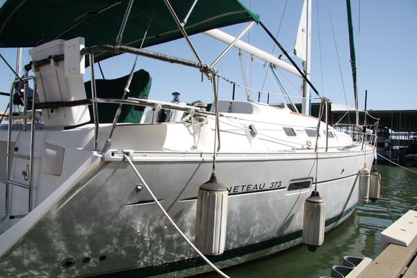 37ft Beneteau Yacht For Sale