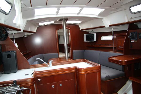 37ft Beneteau Yacht For Sale